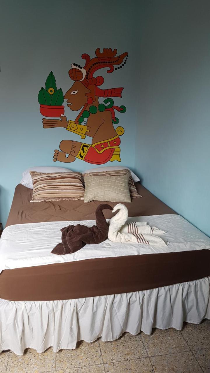 Tikal Backpackers Hostel فلوريس المظهر الخارجي الصورة